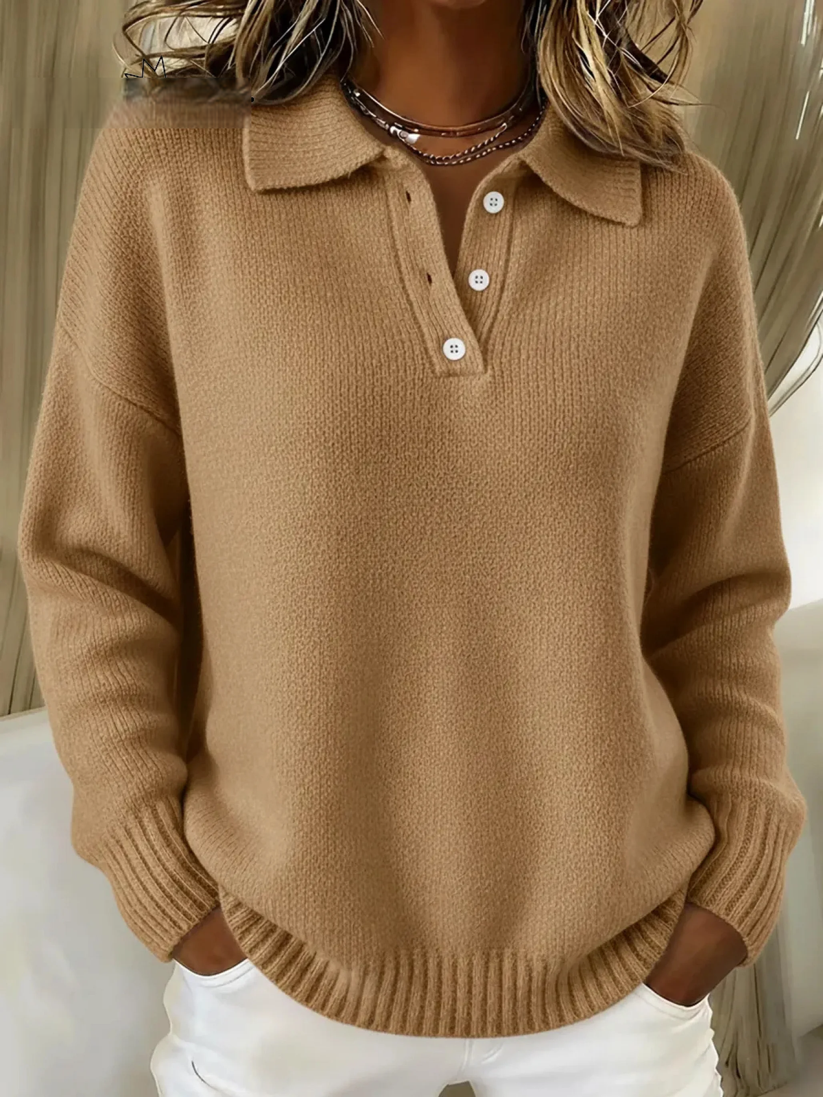 Klassischer Rollkragenpullover mit Knopfdetail