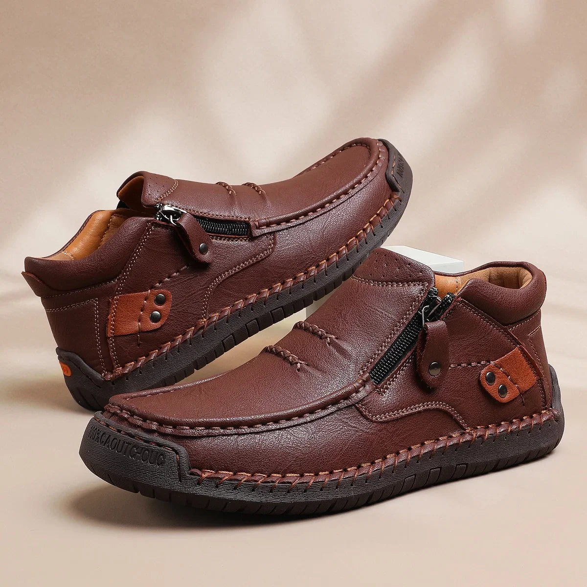 Handgefertigte Lederschuhe, die Komfort und Charakter vereinen