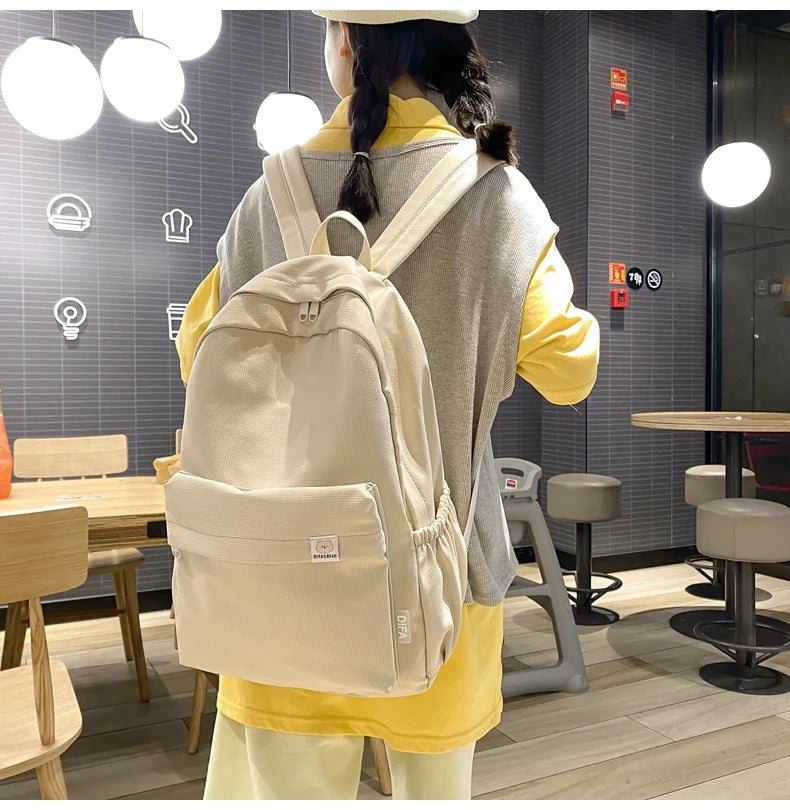 Camp Basel | Viamura Minimalistischer Tagesrucksack Mit Aufgesetzter Fronttasche