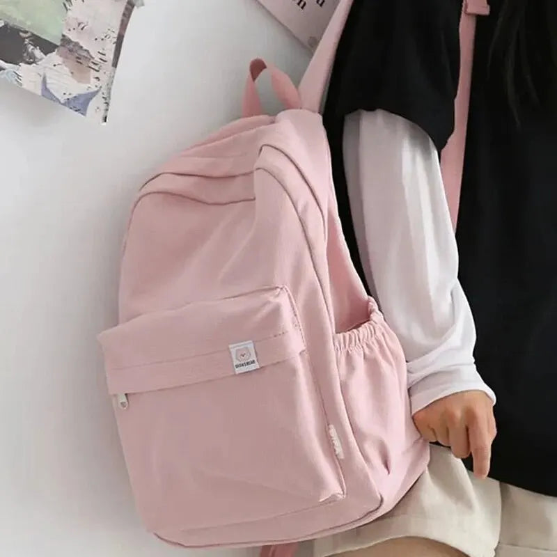 Camp Basel | Viamura Minimalistischer Tagesrucksack Mit Aufgesetzter Fronttasche