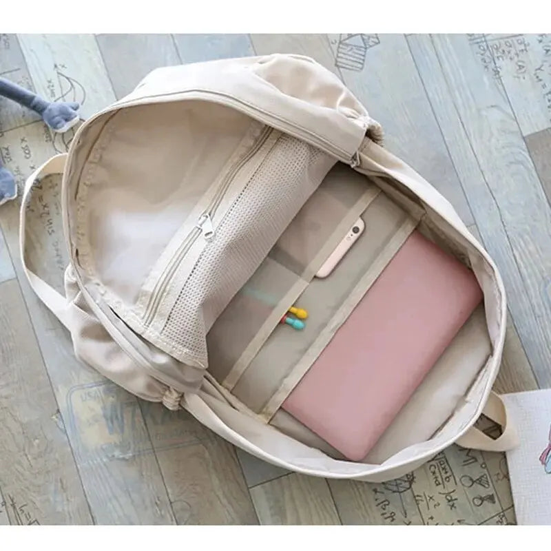 Camp Basel | Viamura Minimalistischer Tagesrucksack Mit Aufgesetzter Fronttasche