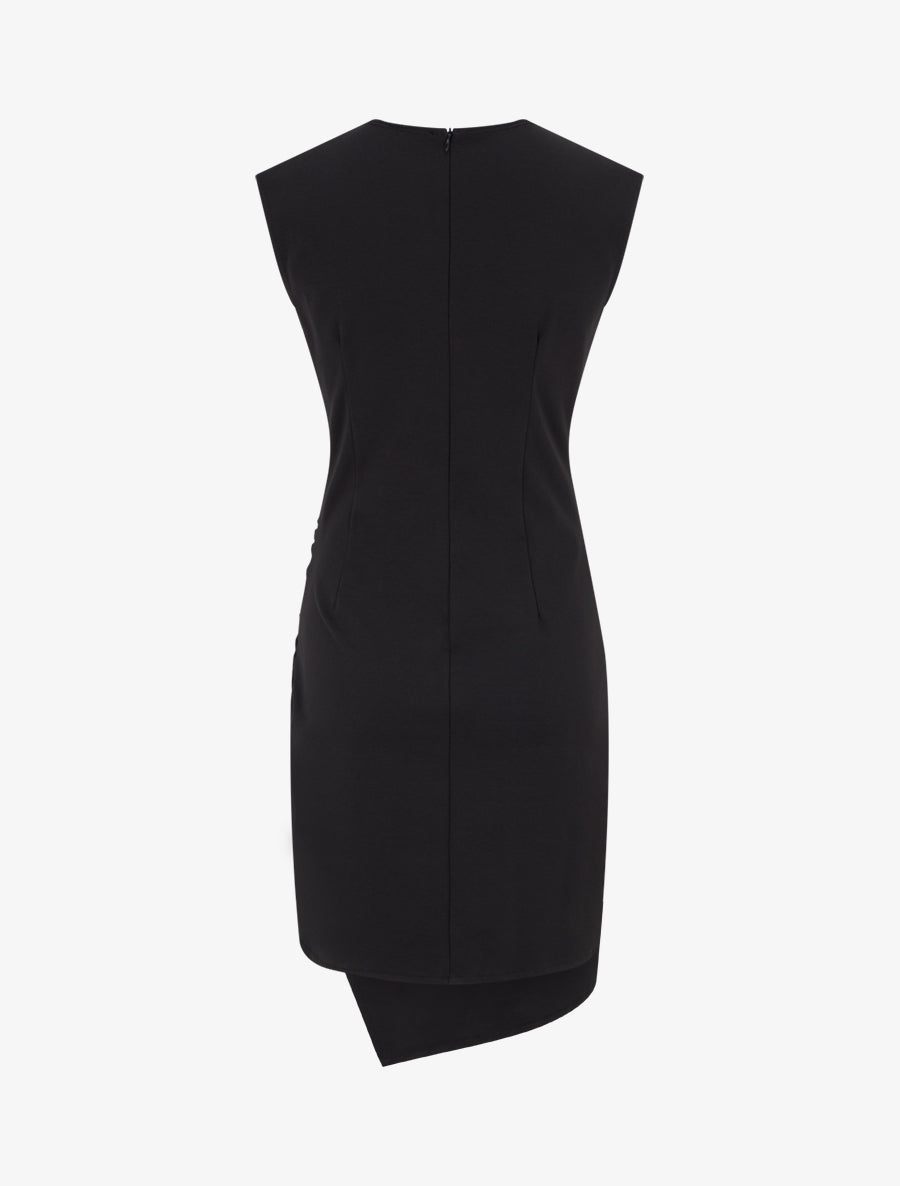 Figurbetontes Kleid mit Wickelkragen und Drapierung