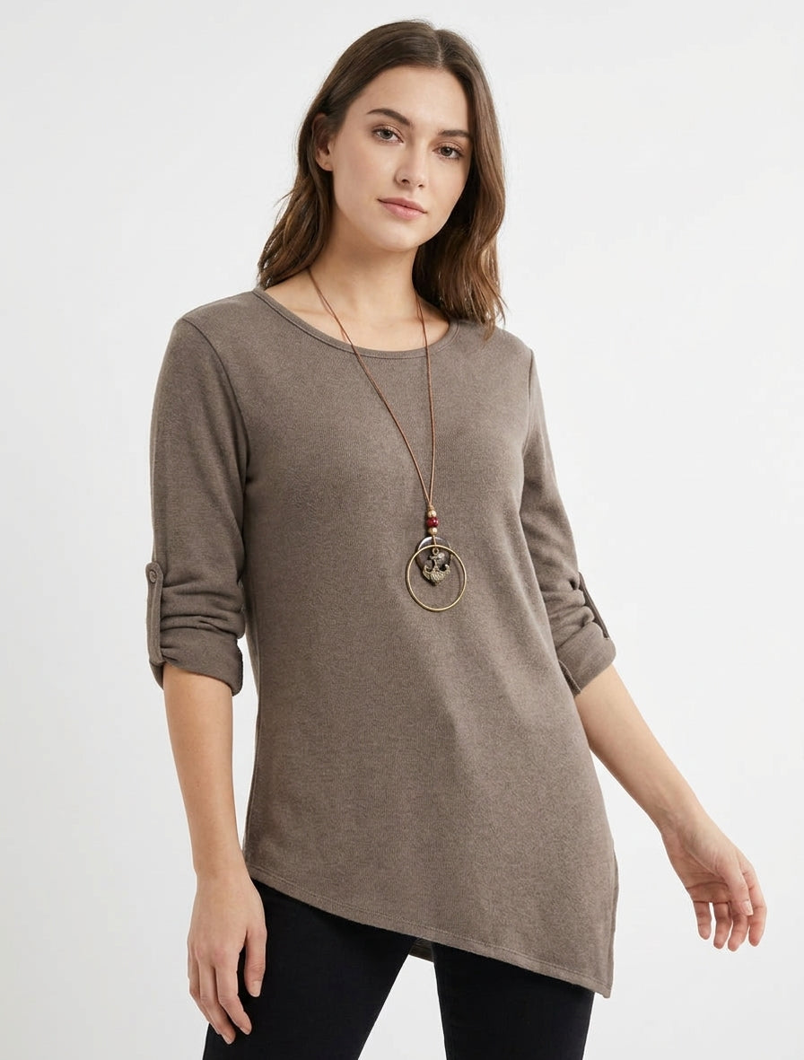 Asymmetrischer Pullover mit gerader Schnittform