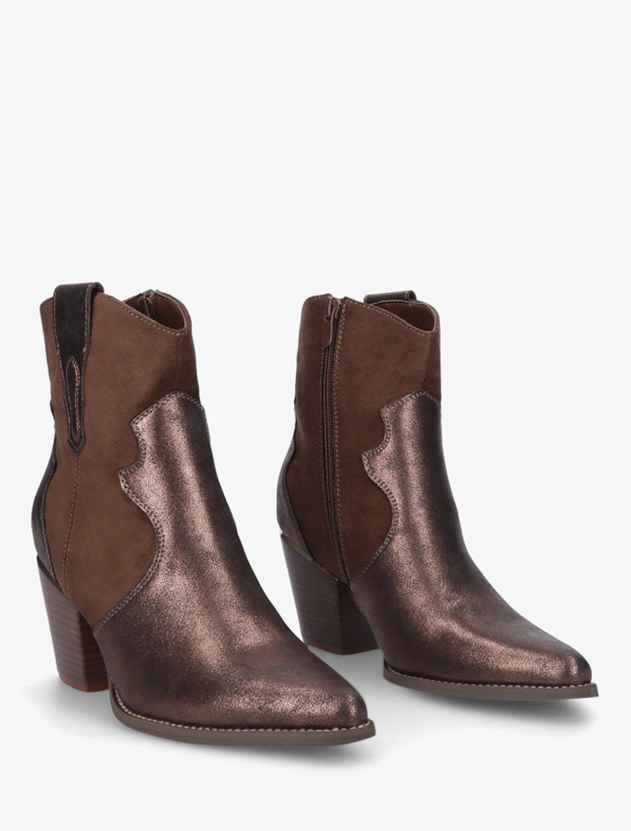 Stiefeletten im Western-Stil mit perlmuttfarbenen Einsätzen
