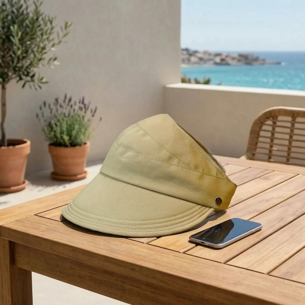 Breitrandiger Sommerhut offen für Pferdeschwänze mit Maskenschnallen