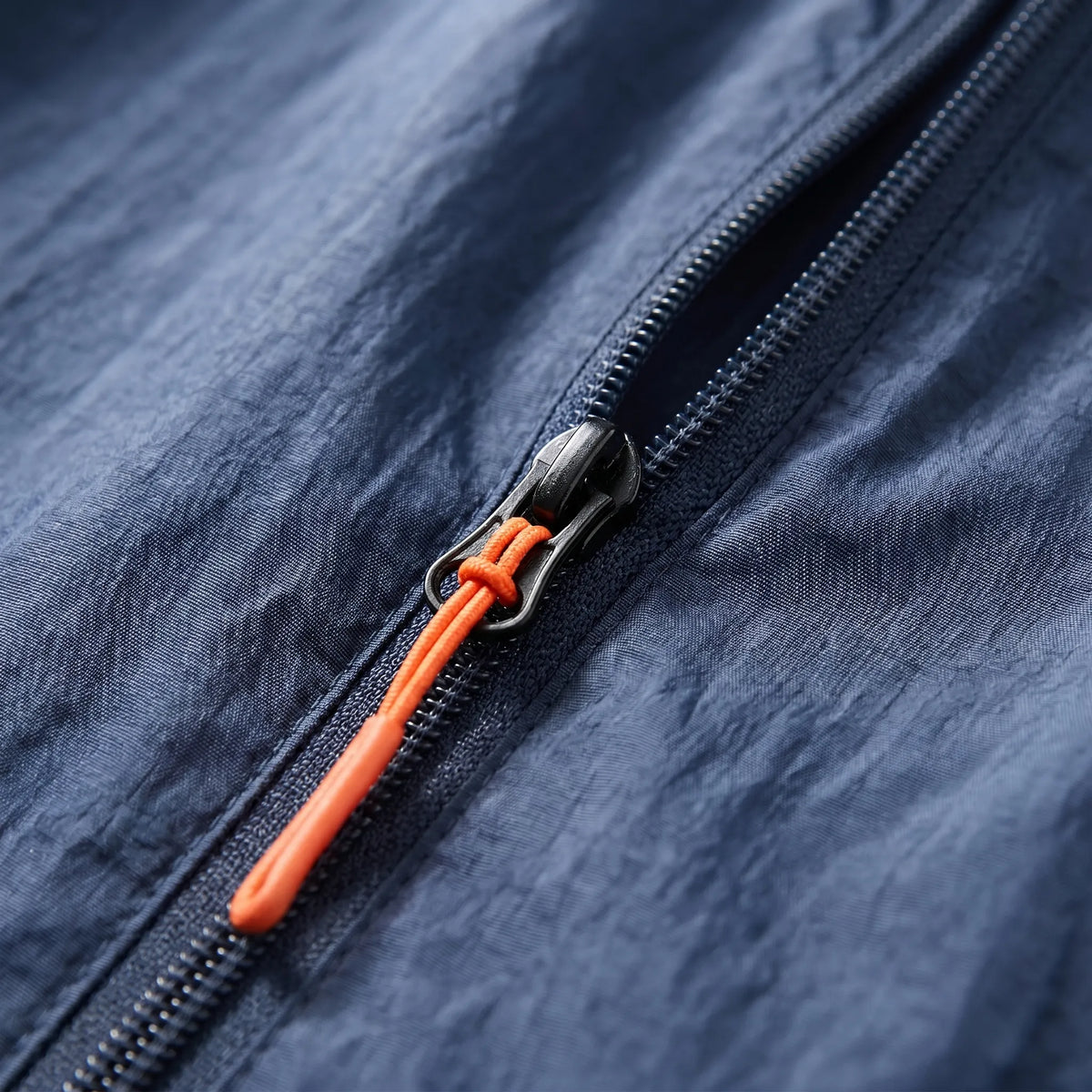 Leichte Outdoor-Windjacke mit Kapuze schnelltrocknend lange Ärmel