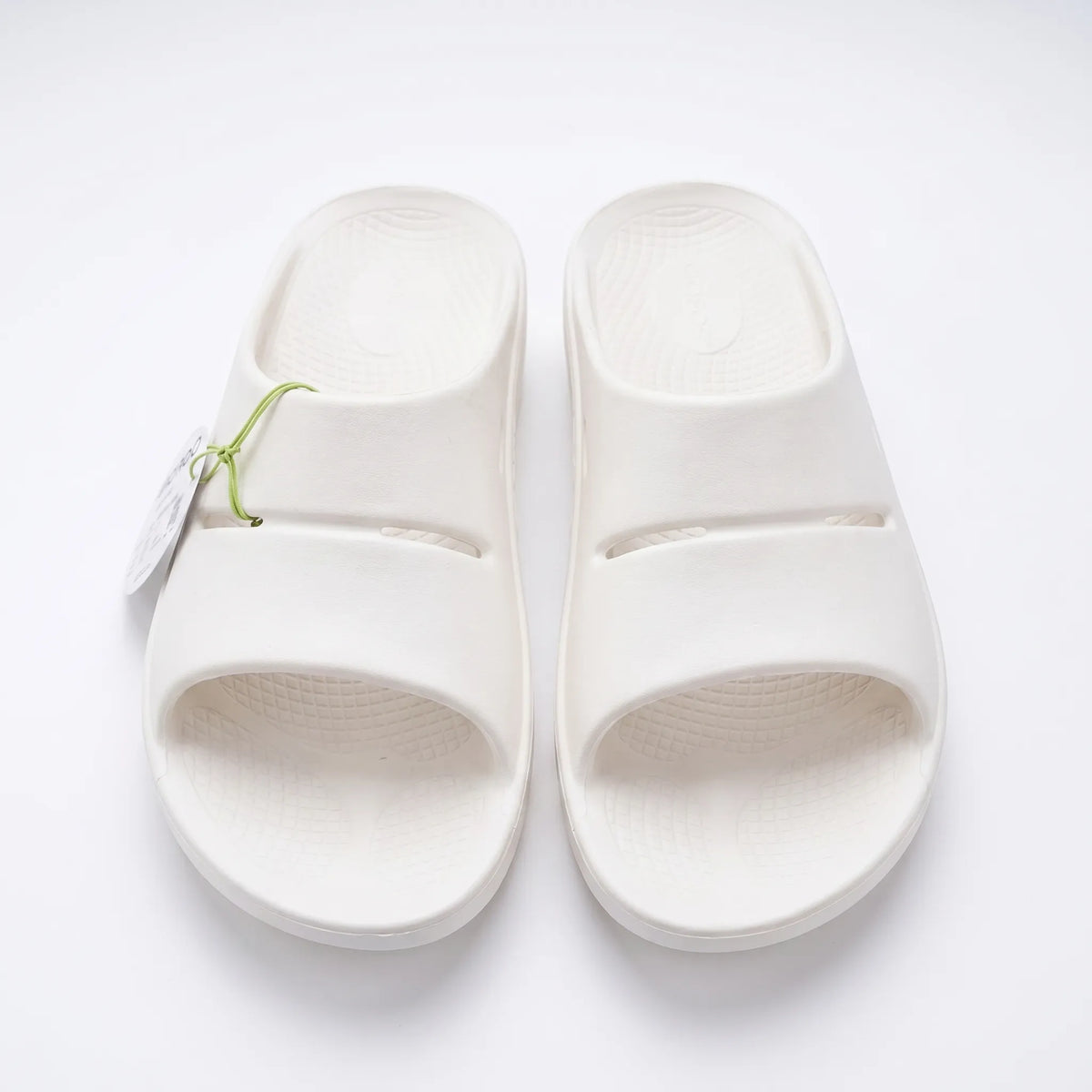 Dickgepolsterte Slip-On-Sandalen mit rutschfester Sohle und anatomischem Fußbett