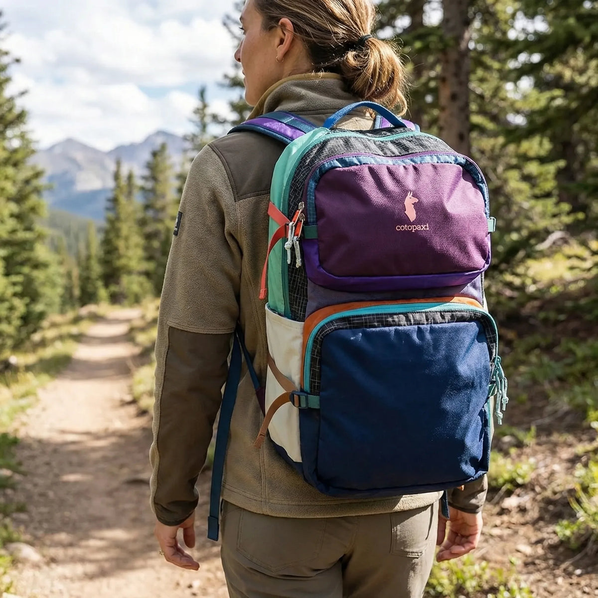 Leichter Farbblock-Rucksack mit gepolsterten Trägern und mehreren Taschen