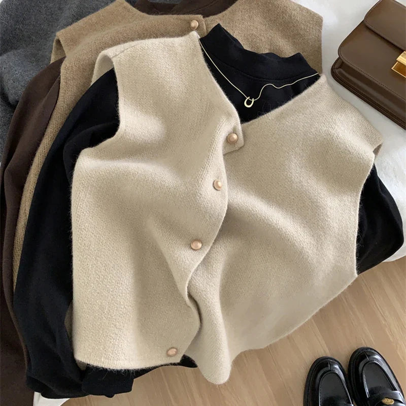 Ärmellose Strickjacke Damen schmal elegantes Design Knöpfe