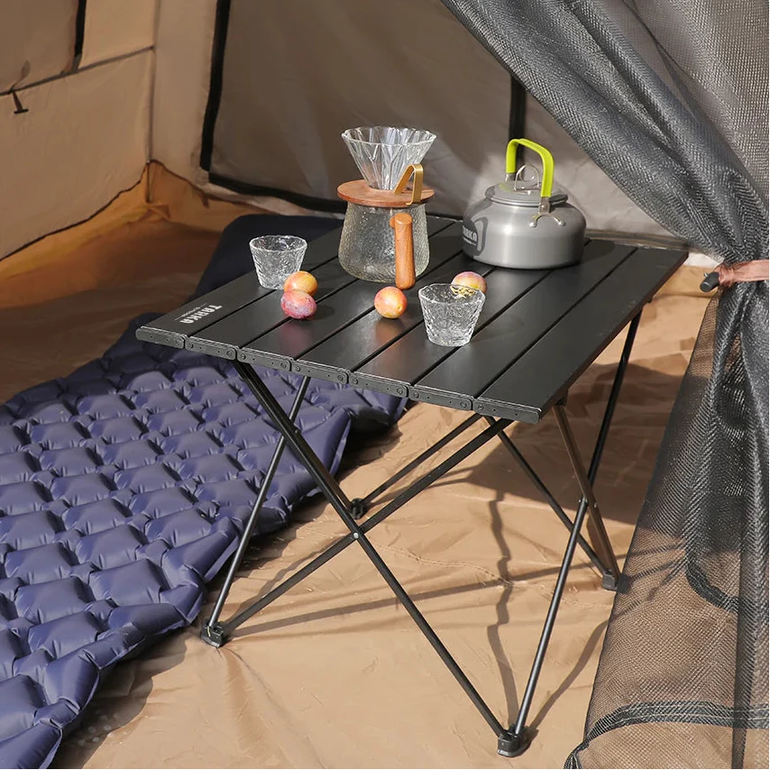Leichter Campingtisch faltbar mit Lamellenfläche und Tragetasche