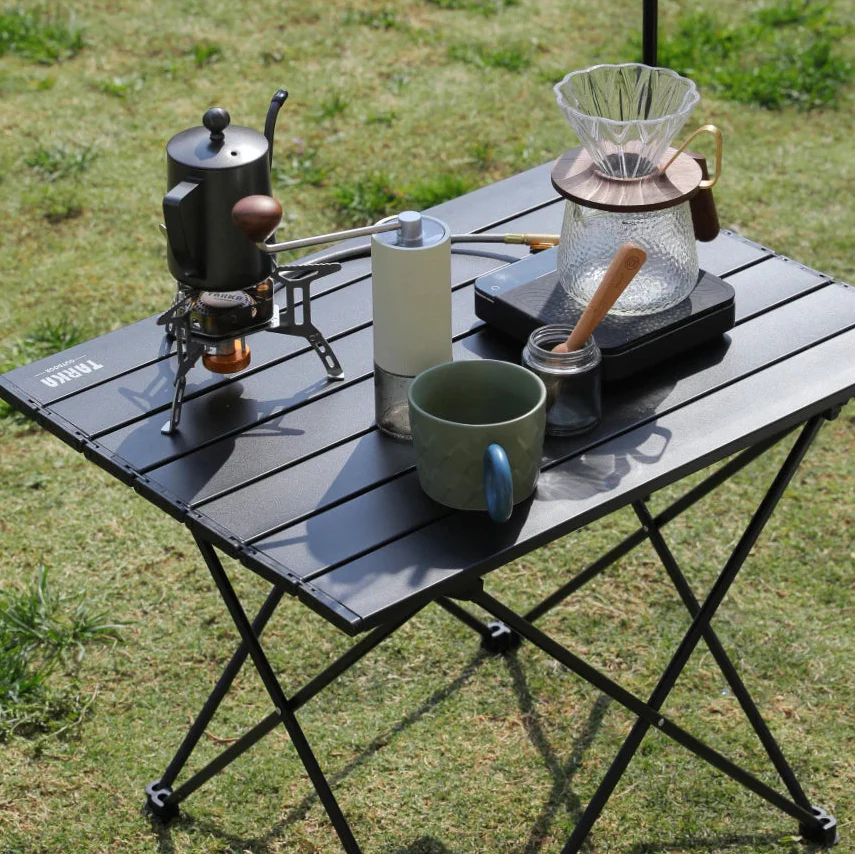 Leichter Campingtisch faltbar mit Lamellenfläche und Tragetasche