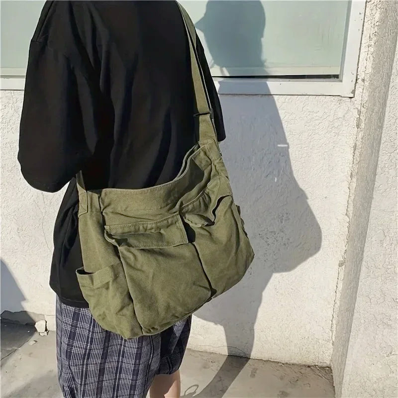 Canvas-Schultertasche mit verstellbarem Gurt und Aussenfächern