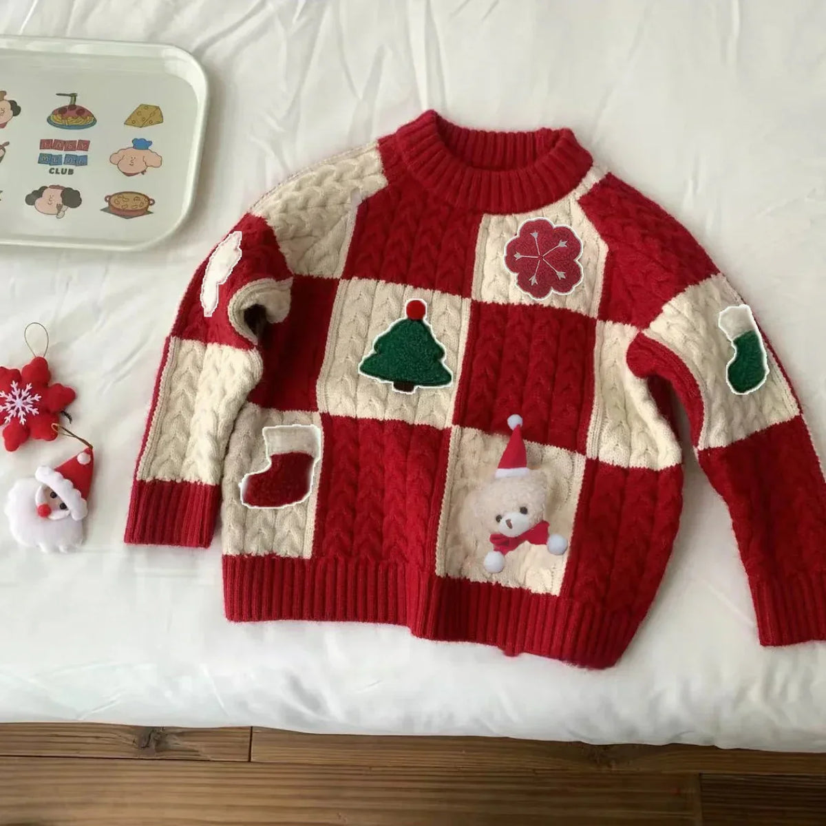 Kinder-Weihnachtspullover Rot Zopfmuster mit 3D-Applikationen