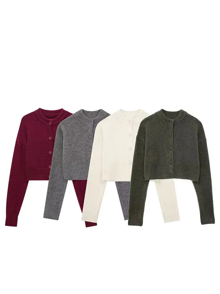 Kurz geschnittene Strickjacke mit Knopfleiste und Rundhals