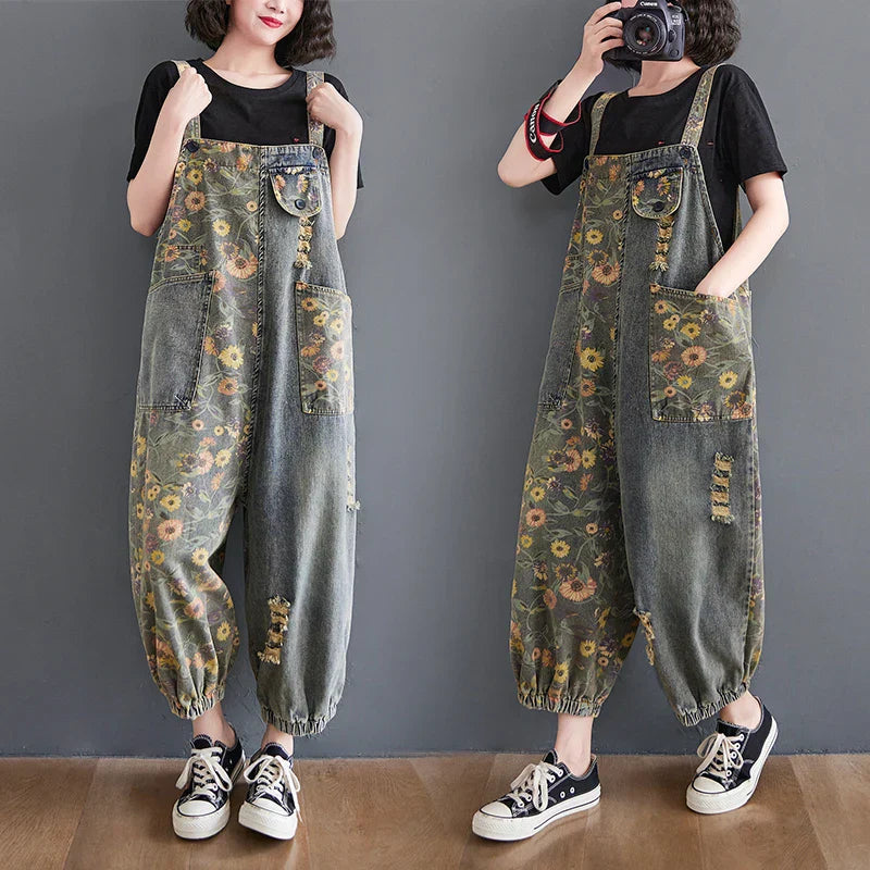 Denim-Latzhose mit Blumenmuster und verstellbaren Trägern breites Bein
