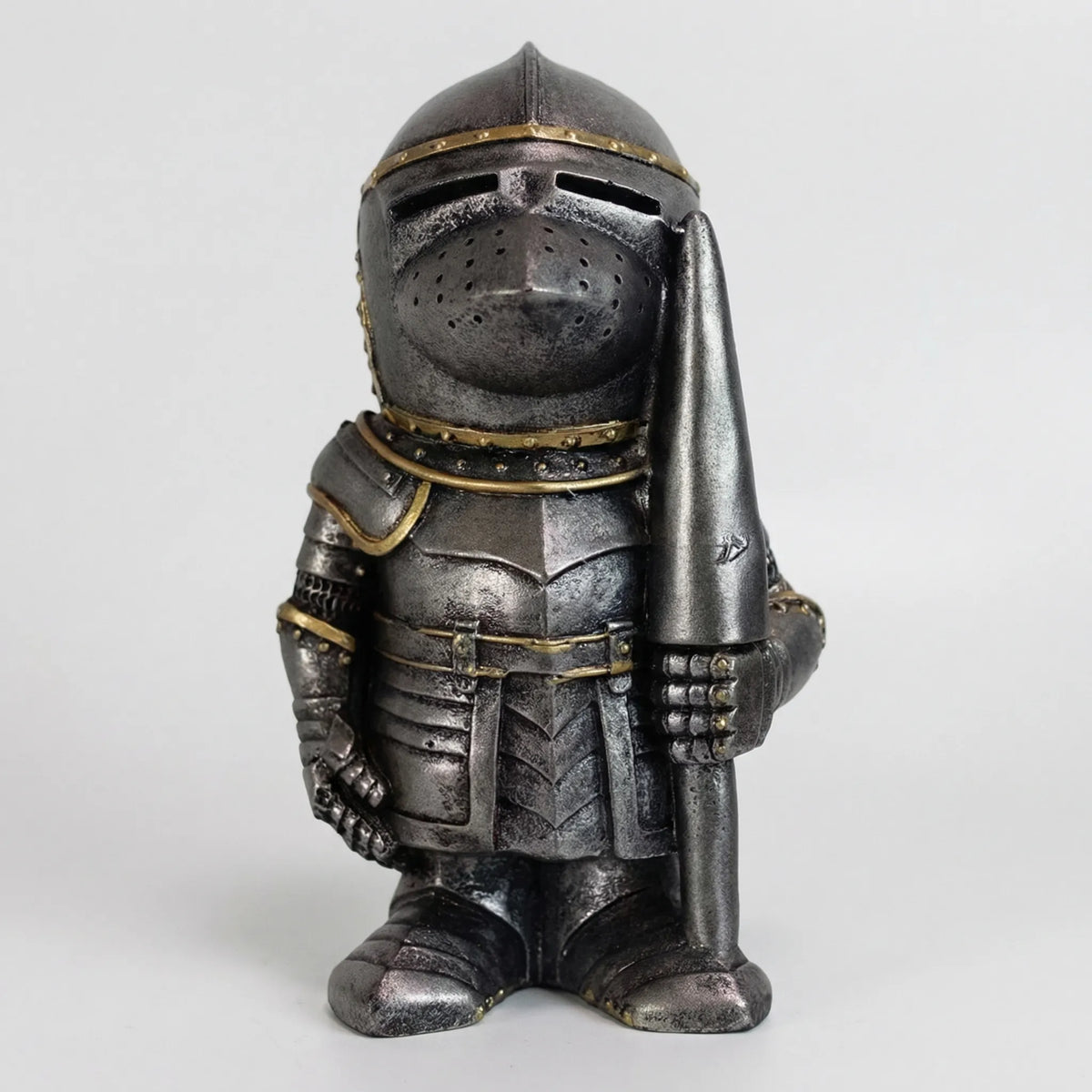 Miniatur Mittelalter-Ritter Gartenfigur mit Kettenhemd und Topfhelm