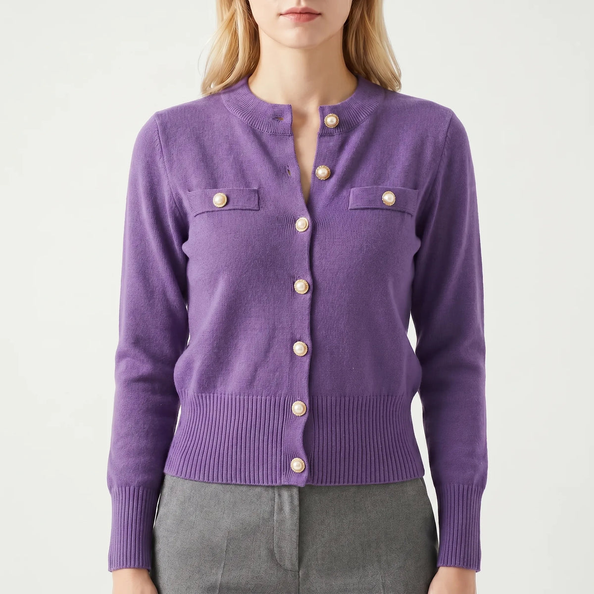 Gestrickte Strickjacke mit Perlenknöpfen schlanke Passform gerippter Saum