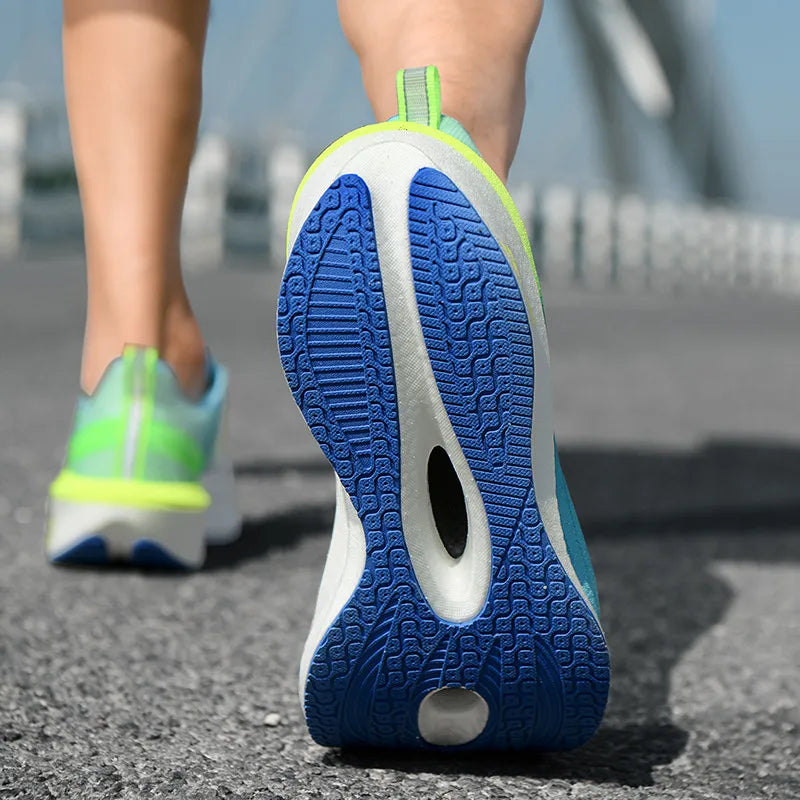 Laufschuh niedrigprofiliert atmungsaktiv stabil leicht
