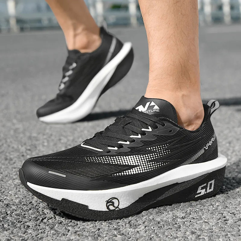 Laufschuh niedrigprofiliert atmungsaktiv stabil leicht