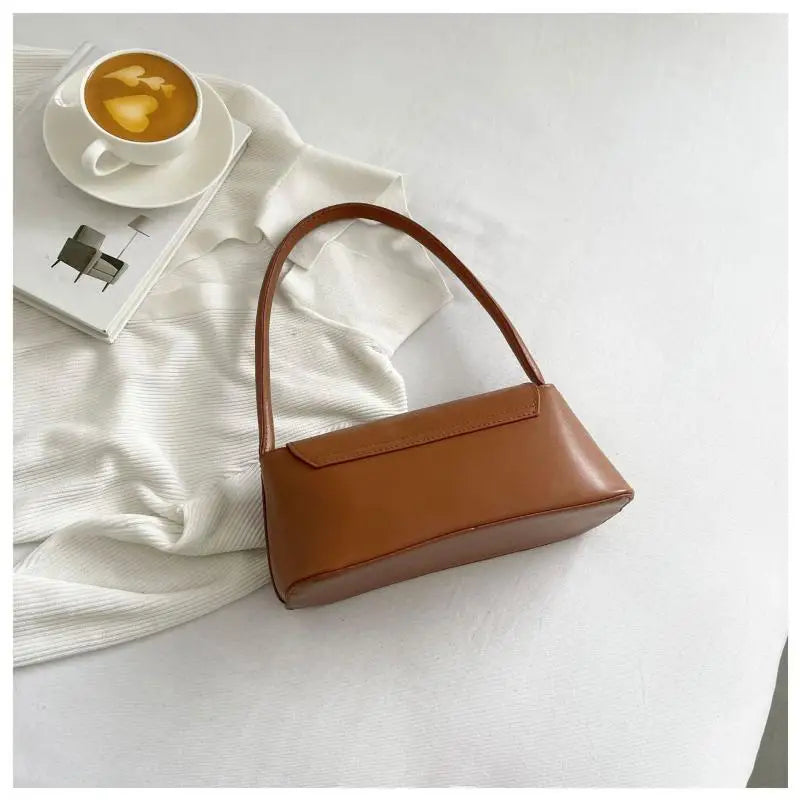 Retro Schultertasche mit Überschlag aus PU-Leder strukturiert