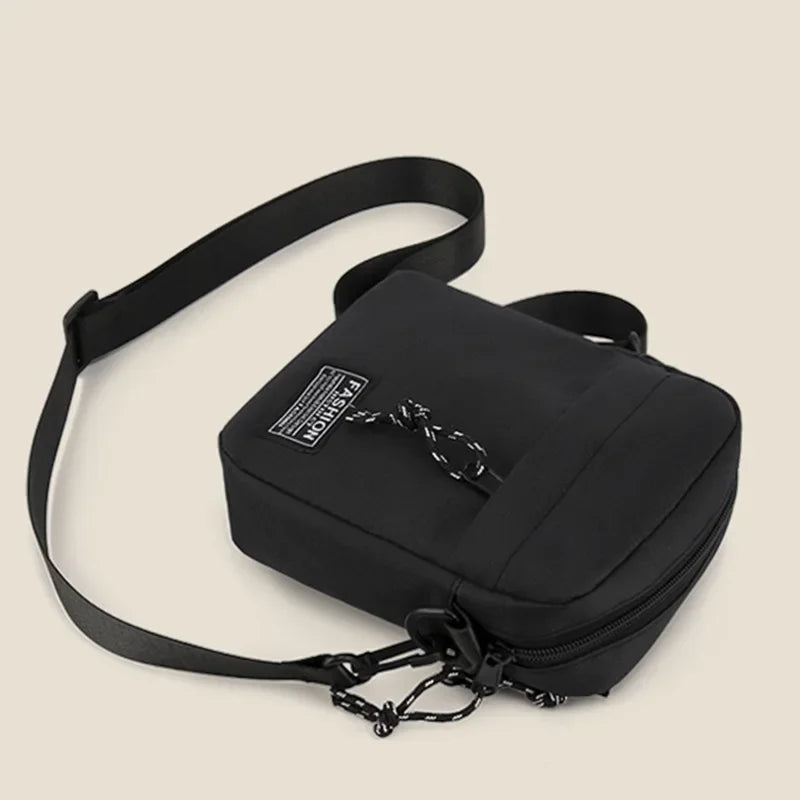Kleine Crossbody-Umhängetasche mit Oxford-Stoff und verstellbarem Riemen