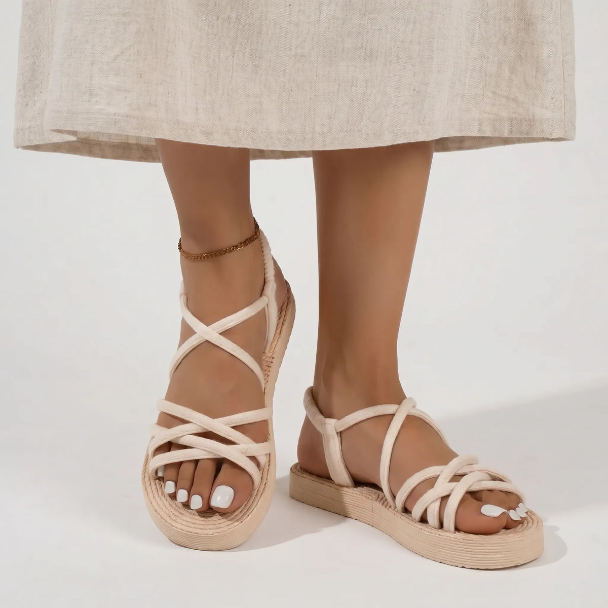 Flache Riemchensandalen mit leichter Sohle und Kreuzmuster
