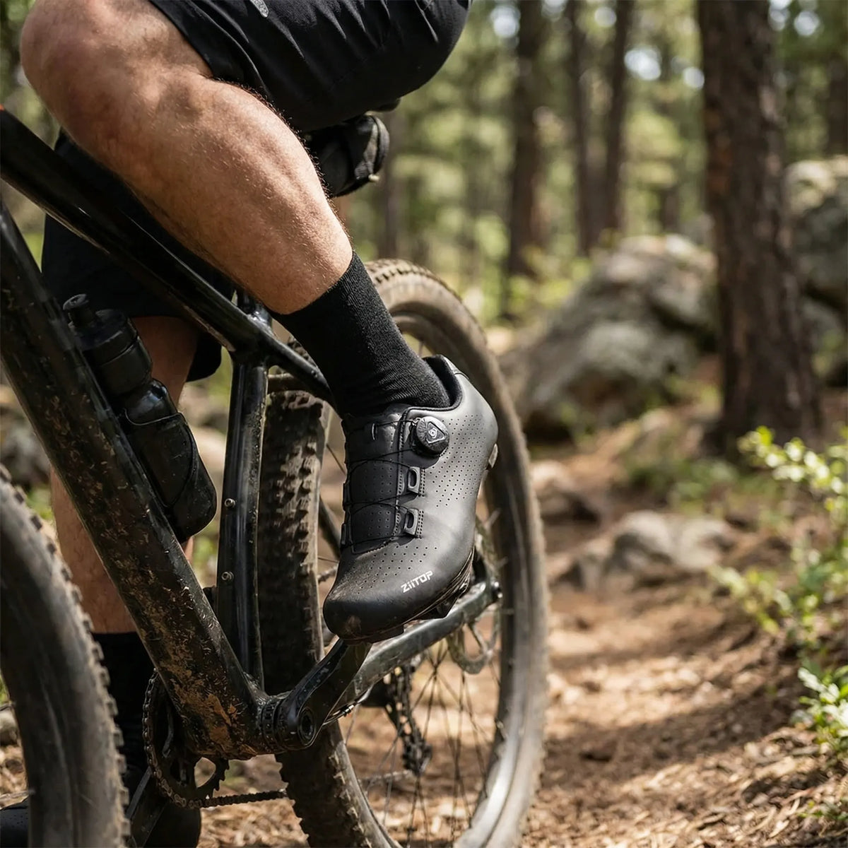 Rennrad-Schuh mit SPD-Schuhplatte und Drehregler-Verschluss