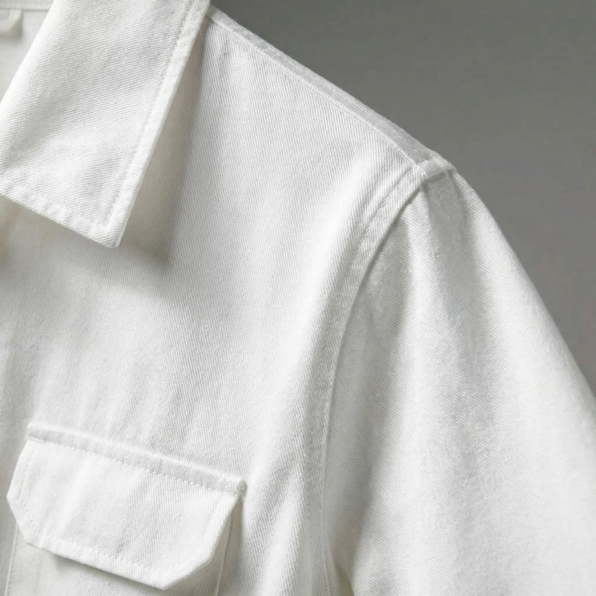 Herren-Jumpsuit Langarm weiß Cargo-Taschen tapered Knöchel