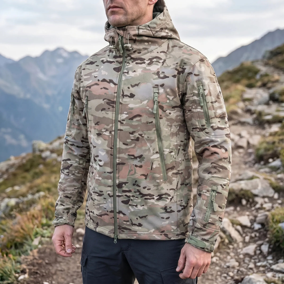 Taktische Softshell-Jacke mit Thermofütterung und Nutzungstaschen