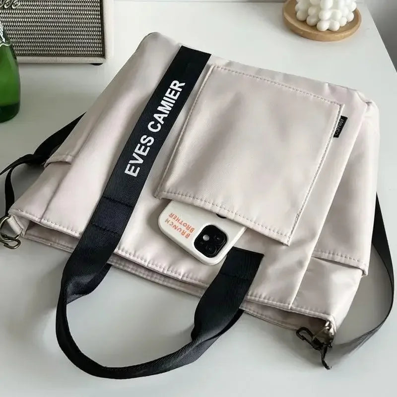 Große Shopper-Tasche mit wasserabweisendem Material und Seitenfach für Flaschen