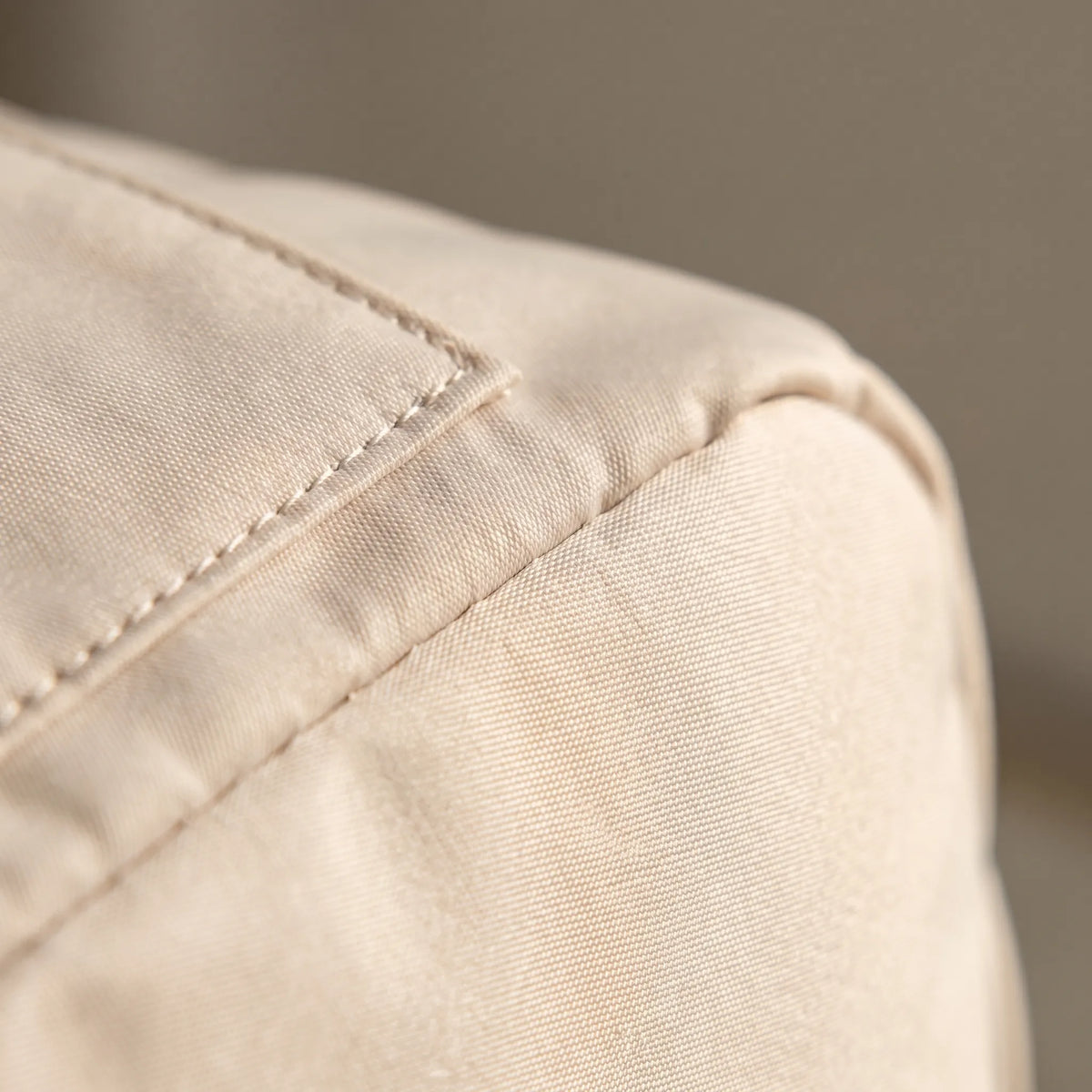Große Shopper-Tasche mit wasserabweisendem Material und Seitenfach für Flaschen