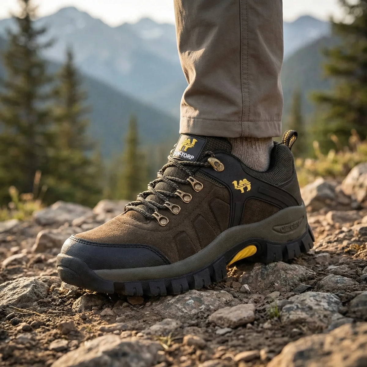 Niedrigschaftiger Wanderschuh rutschfest Allwetter mit tiefem Profil