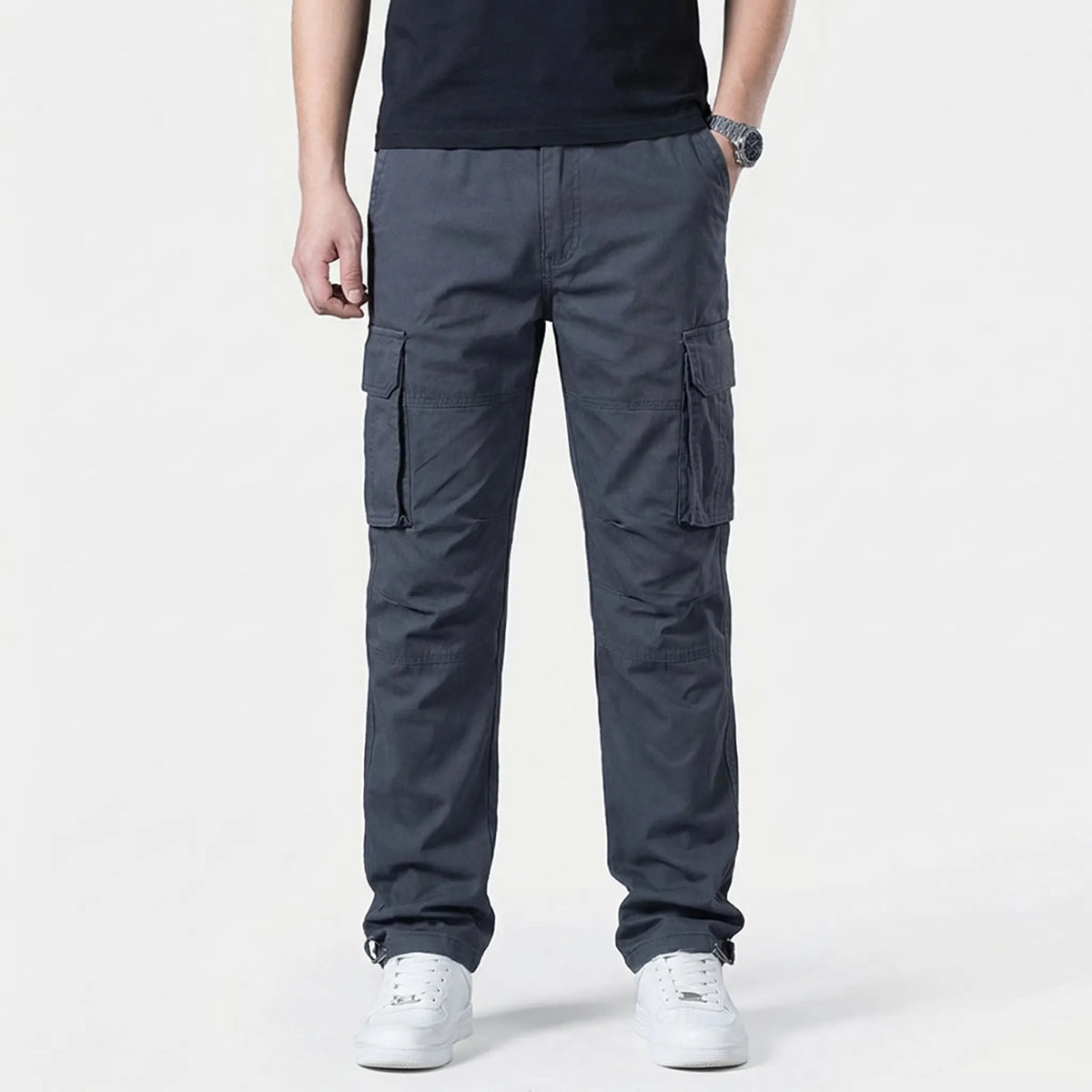 Herrencargohose mit mehreren Klapptaschen und geradem Schnitt