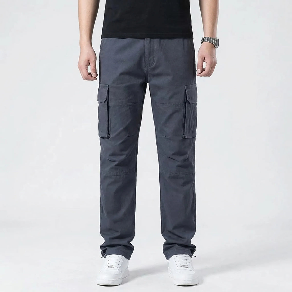 Herrencargohose mit mehreren Klapptaschen und geradem Schnitt