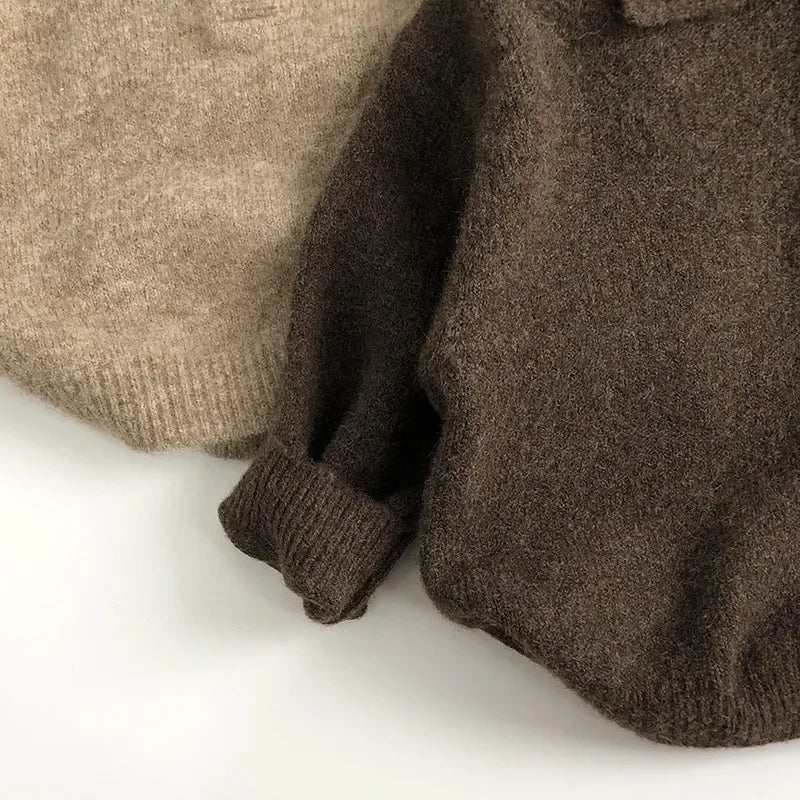 Kinder-Strickpullover mit Umlegekragen und Knopfleiste