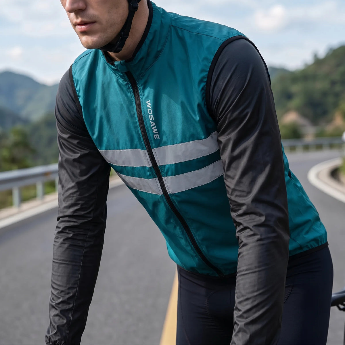 Leichte Fahrrad-Windbreaker mit reflektierenden Bruststreifen und verlängertem Rückenzipfel