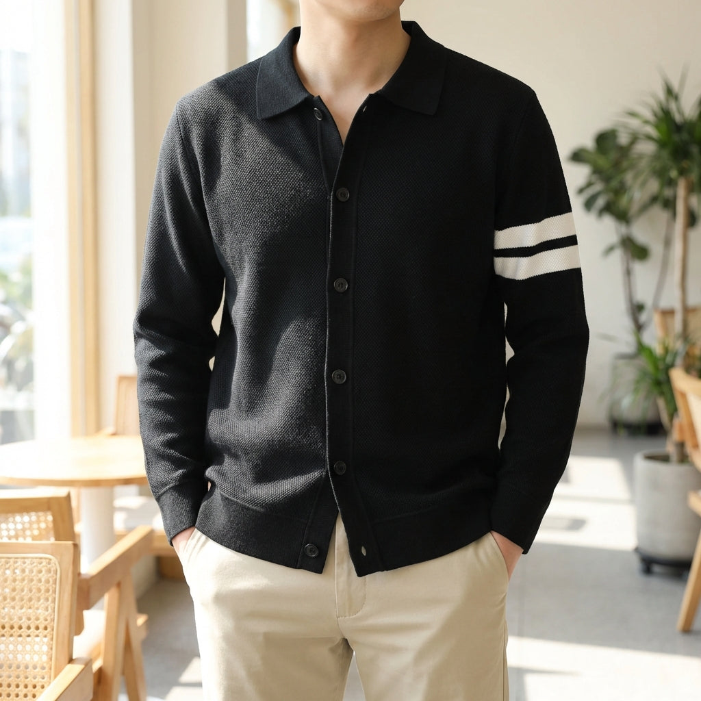 Herren-Strickjacke mit Polokragen, Ärmelstreifen und entspannter Passform