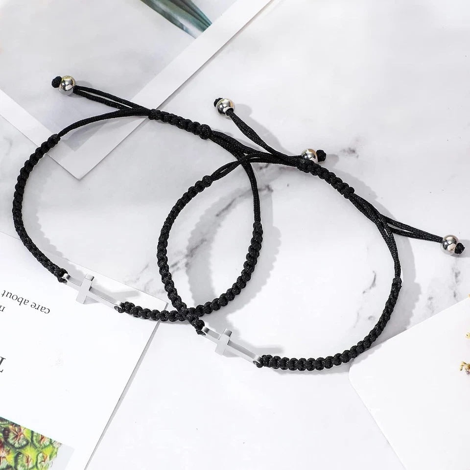 Kreuz-Anhänger geflochtenes Armband - verstellbares schwarzes Kordel mit silberfarbenem seitlichem Kreuz
