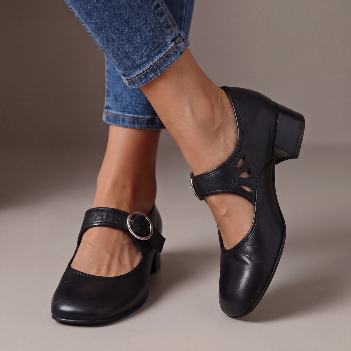 Carlota | Mary-Jane-Schuhe aus Leder mit Absatz