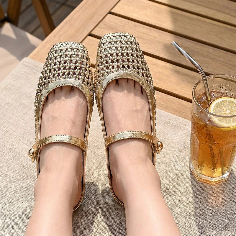 Clogs aus geflochtenem Stoff mit eckiger Spitze