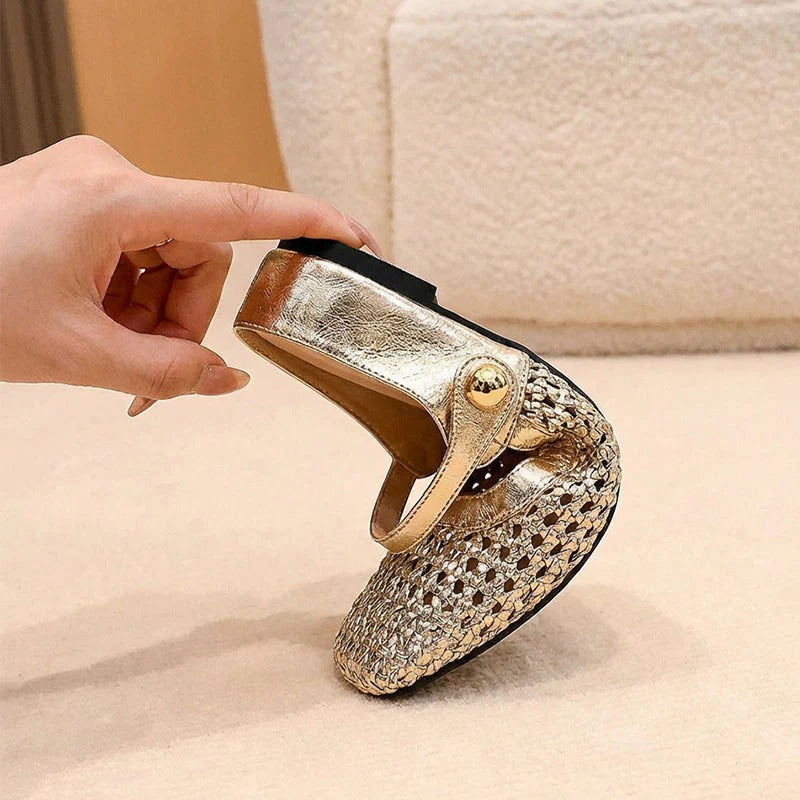 Clogs aus geflochtenem Stoff mit eckiger Spitze