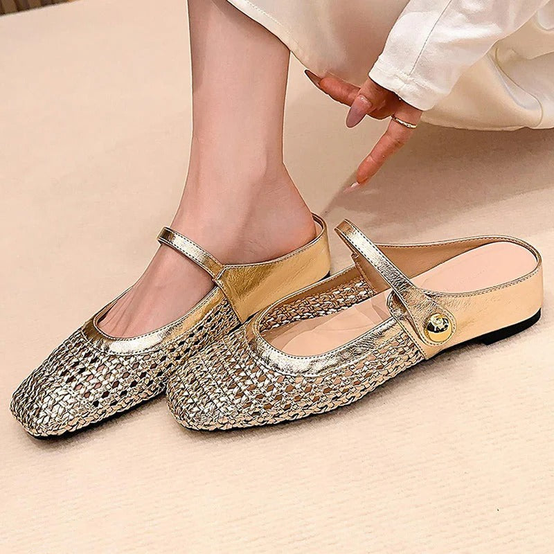 Clogs aus geflochtenem Stoff mit eckiger Spitze