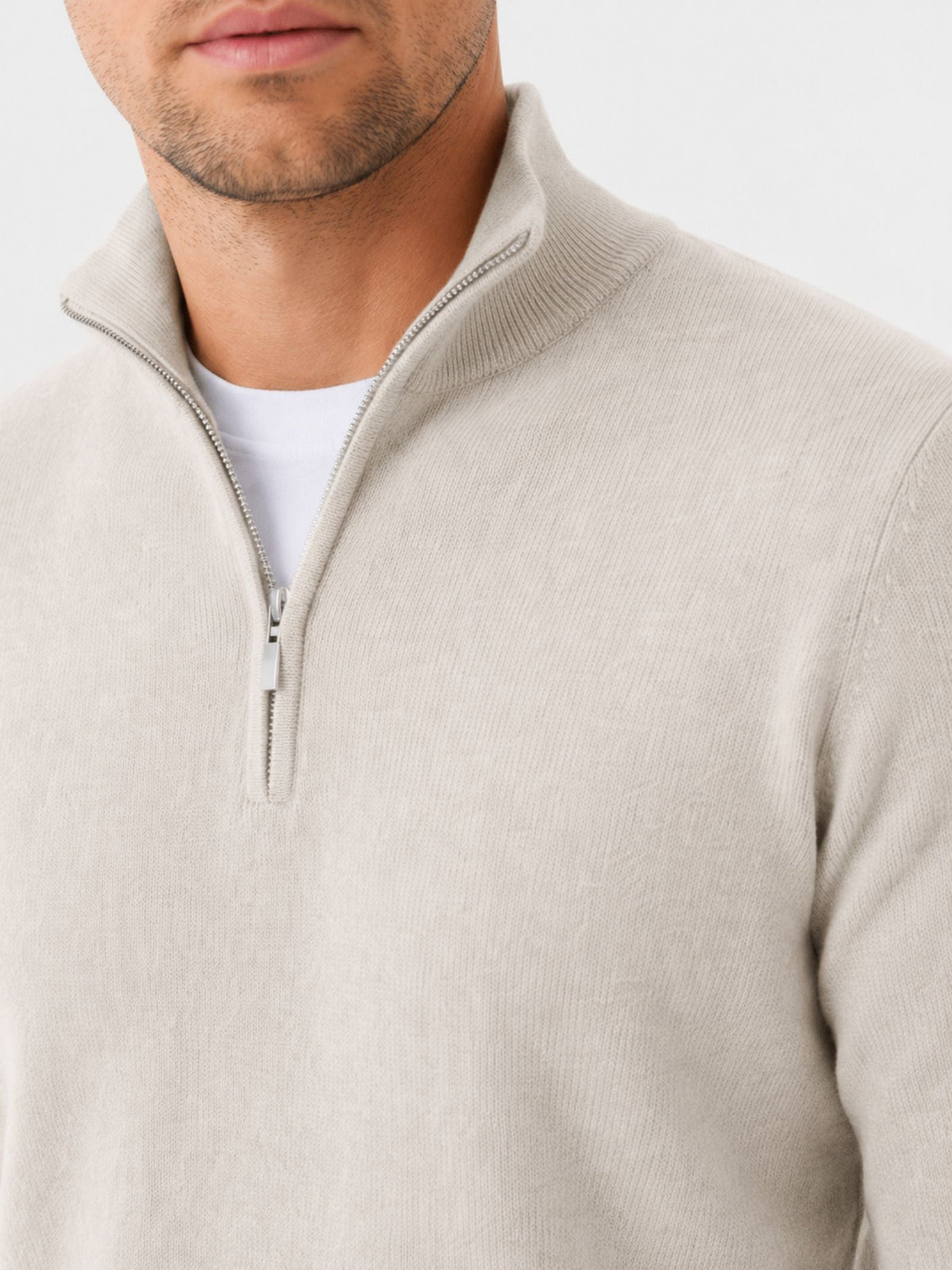 Herren-Pullover aus Merinowolle mit V-Ausschnitt und Reißverschluss-Detail