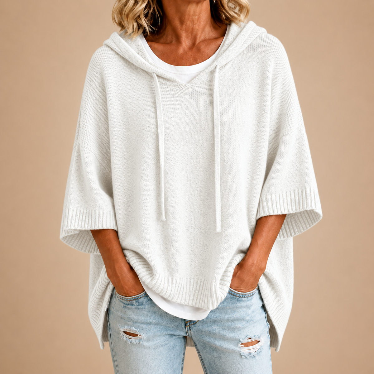 Strick-Poncho mit Kapuze