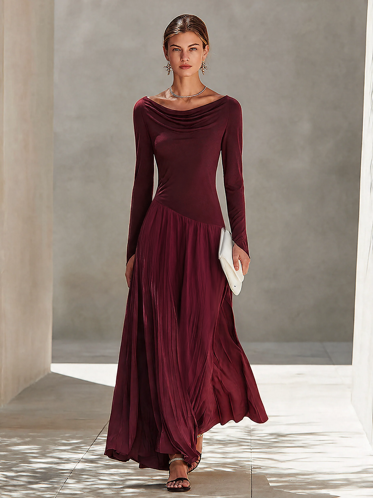 Minimalistisches Damen-Maxikleid in Zweifarbigem Color-Block-Design mit Drapiertem Ausschnitt