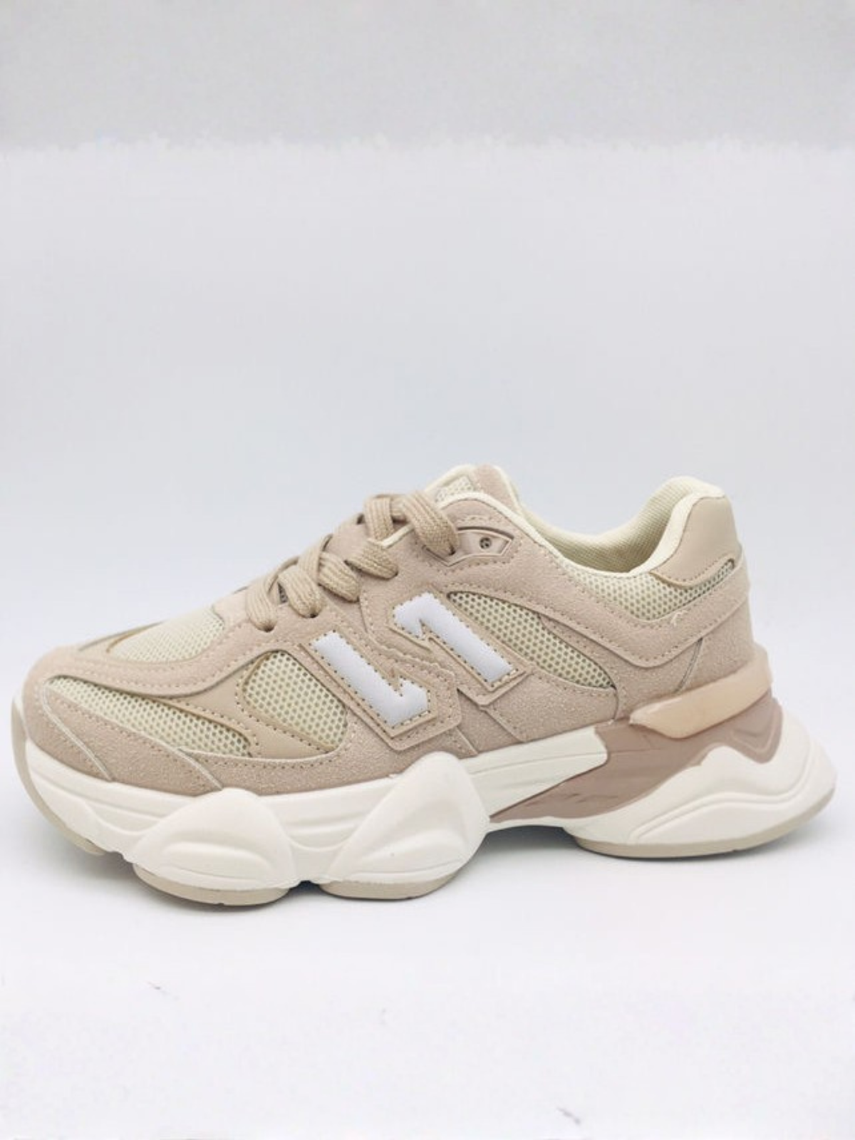 11 Beige Sneaker