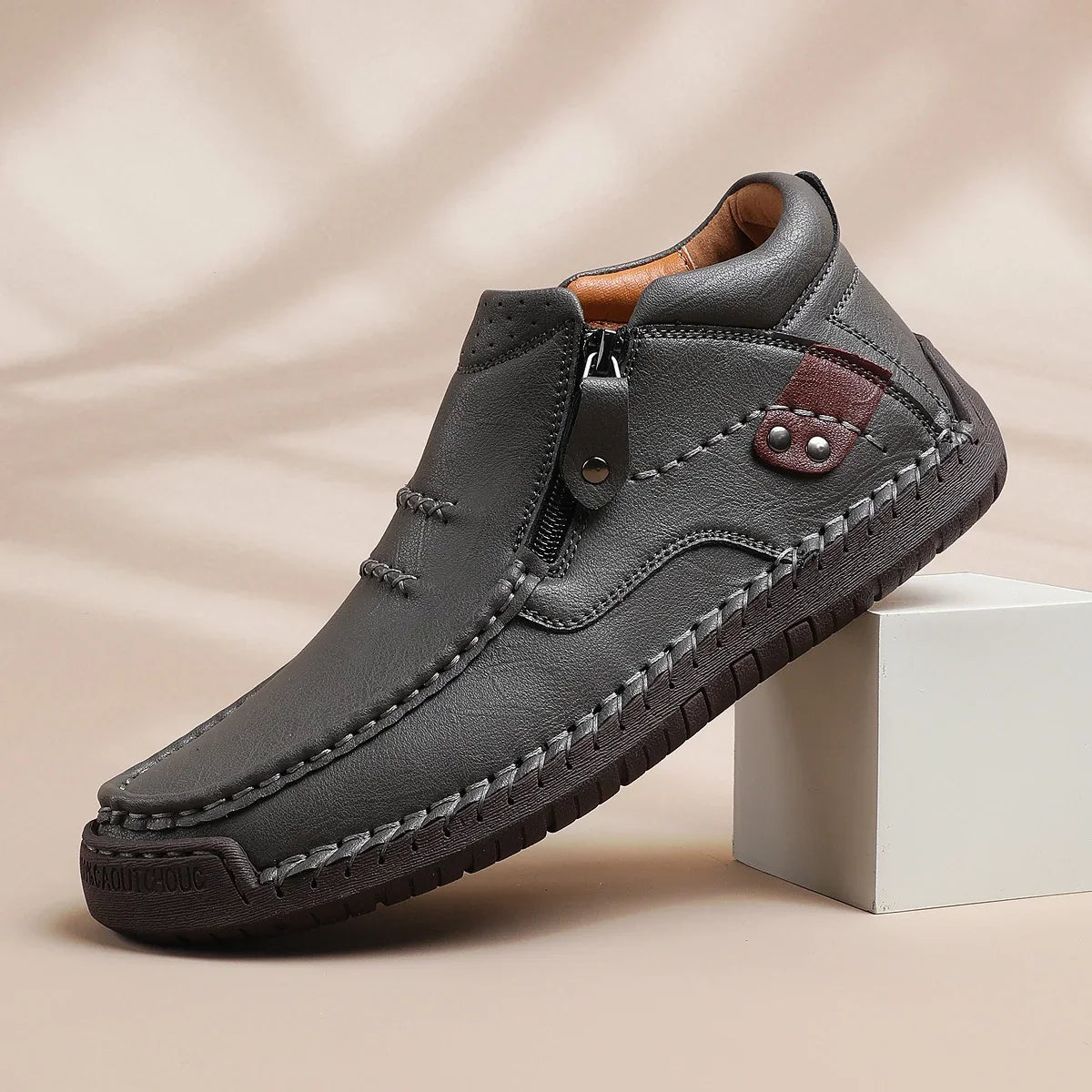 Handgefertigte Lederschuhe, die Komfort und Charakter vereinen