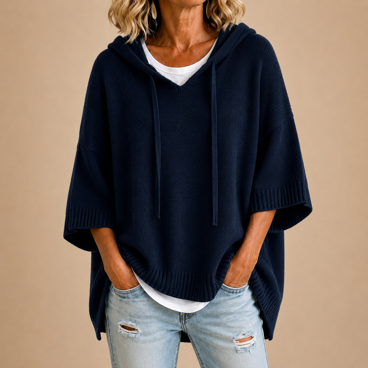 Strick-Poncho mit Kapuze