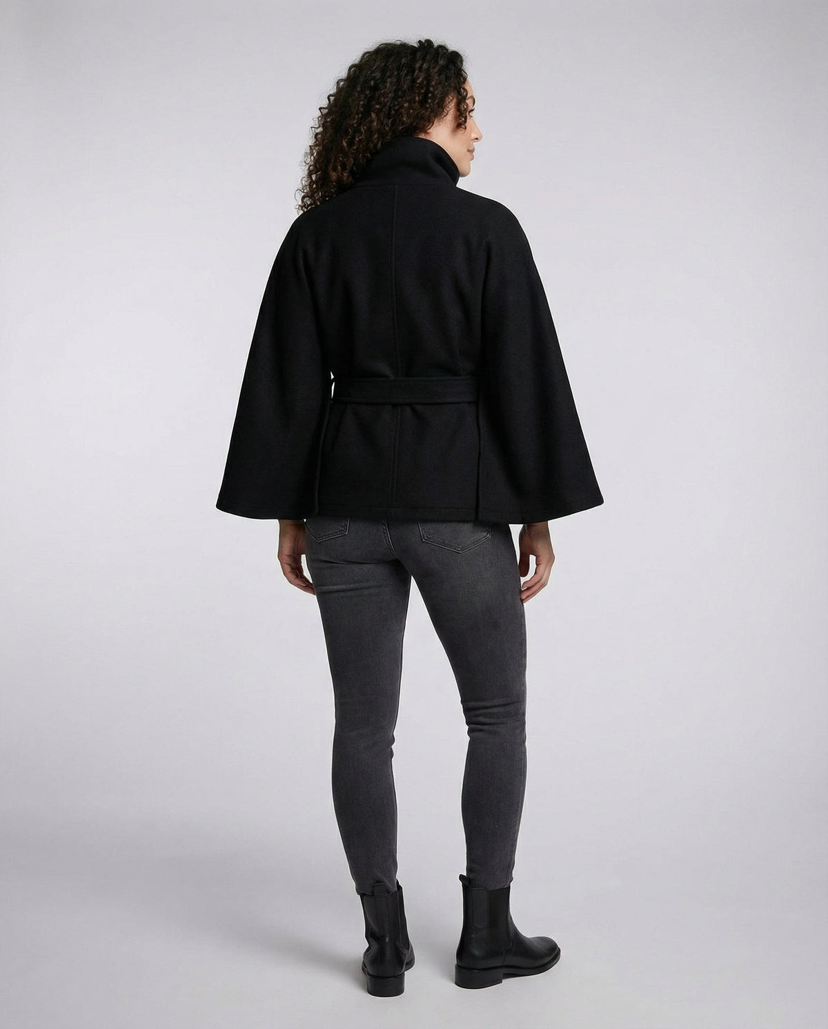 Julia Elegante Damen-Wickeljacke mit Stehkragen für stilvolle Winterlooks
