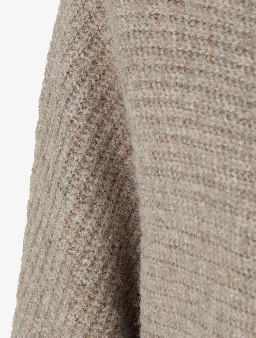 Weiter Pullover mit geripptem Bootausschnitt